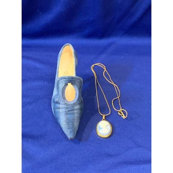 Just The Right Shoe Cameo Appearance 2001 #25219 - Picture 6 of 9